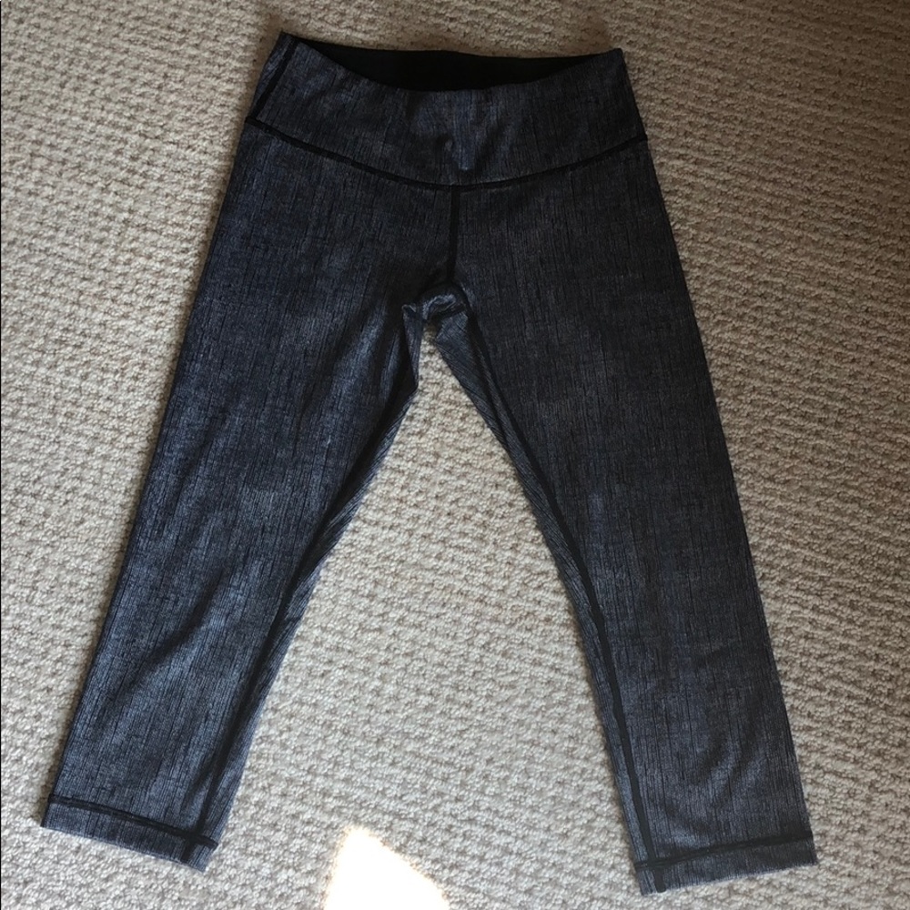Lululemon wunder under crop size 6 leggings
